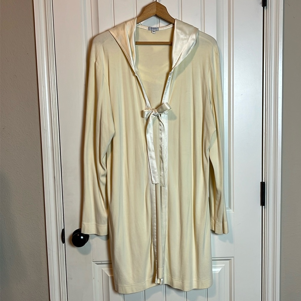 PJ Harlow pastel yellow robe with hood Medium